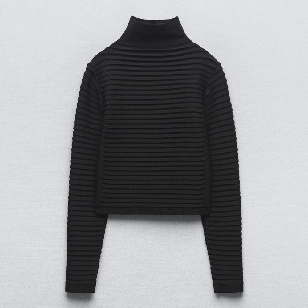 Zara Seamless Textured Cropped Top - Picture 5 of 5